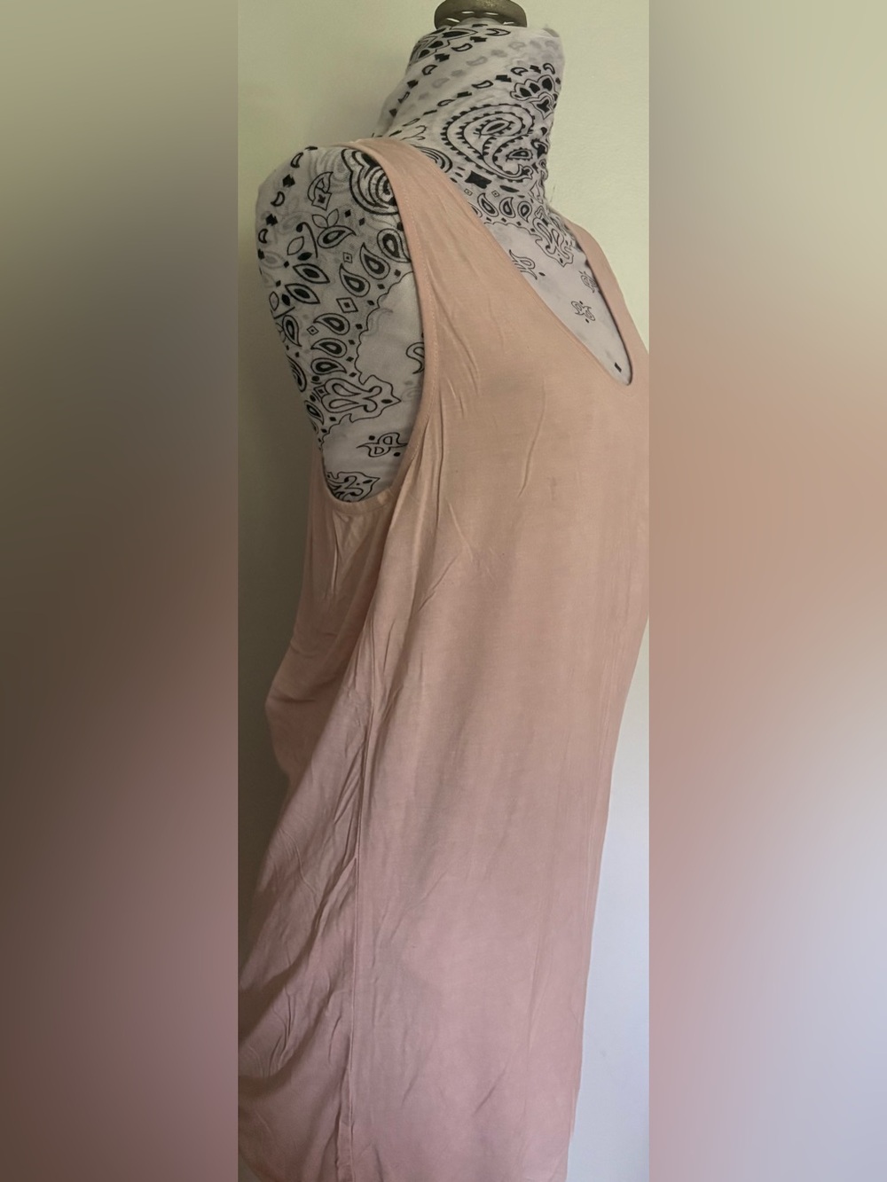 Women’s Scoop Neck Sleeveless Tank in Blush with Zip Pocket - Picture 3 of 7